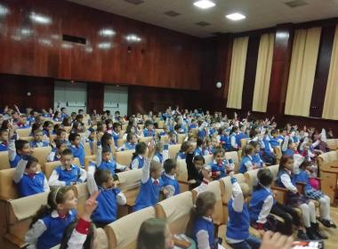 Учениците от начален етап отбелязаха един от най-светлите български празници- Деня на народните будители