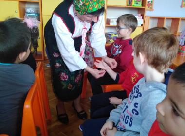 Баба Марта вече мина покрай най-малките от училище