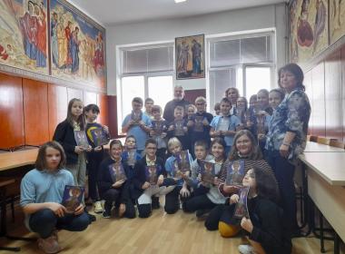 Отпразнуване на годишнина в кабинета по религия