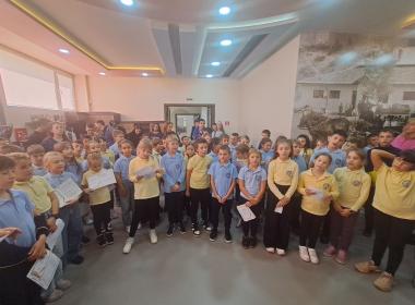 Третокласниците в 78. СУ „Христо Смирненски“ отбелязват Деня на народните будители