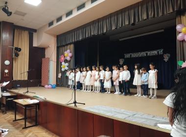 Под съпровода на прекрасни песни!