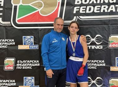 Сиана Гроевска със сребърен медал от държавното първенство по бокс