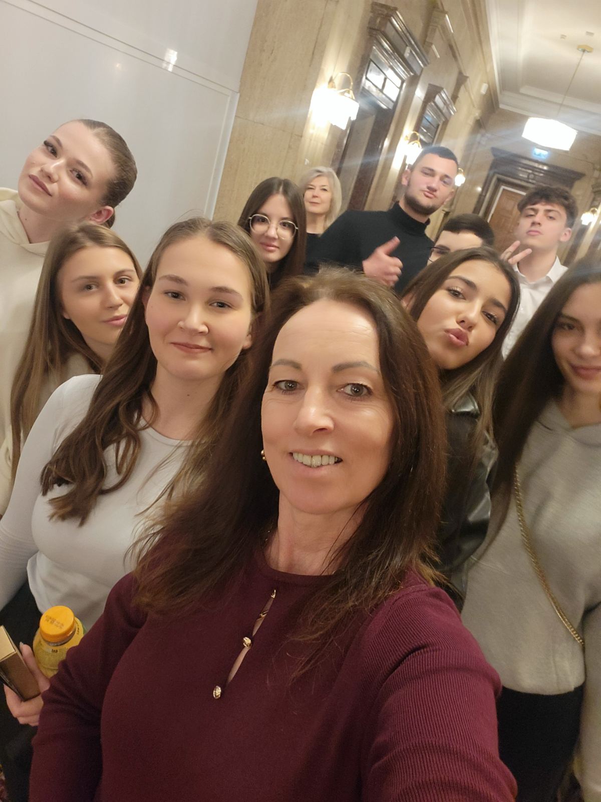 Ученици от 78. СУ „Христо Смирненски“ посетиха Народното събрание
